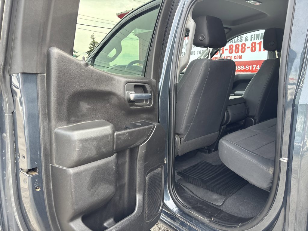 2019 Chevrolet Silverado 1500 4WD Double Cab 147 Custom Trail Boss 18