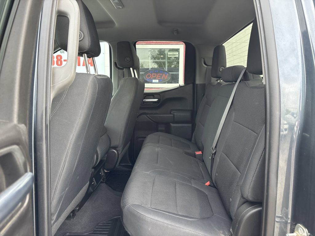 2019 Chevrolet Silverado 1500 4WD Double Cab 147 Custom Trail Boss 19