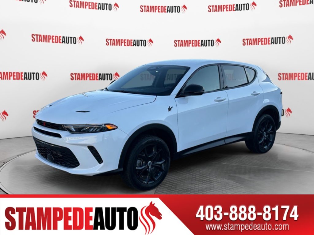 2023 Dodge Hornet GT | AWD | VERY LOW MILEAGE | TURBO | FACTORY REMOTE STARTER | HEATED SEATS | HEATED STEERING WHEEL | DUAL CLIMATE CONTROL | COLLISION AVOIDANCE SYSTEM | ALLOY WHEELS | BLUETOOTH | USB PORT | TOUCH SCREEN | Stampede Auto